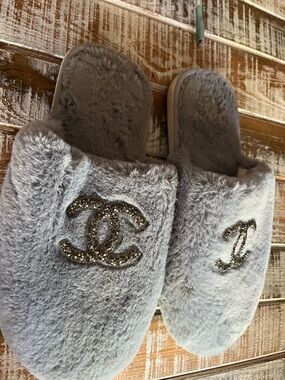 CHANEL Grey Faux Fur Slippers with White Soles